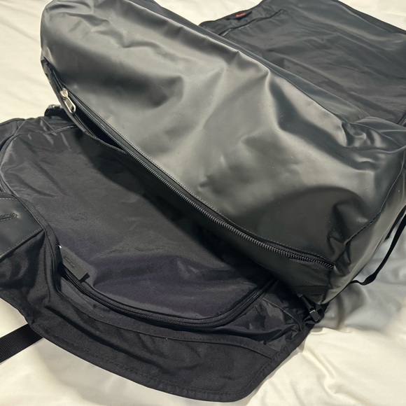 Henty CoPilot Messenger: Convertible Garment Bag, Black. Like New Condition - Picture 7 of 12
